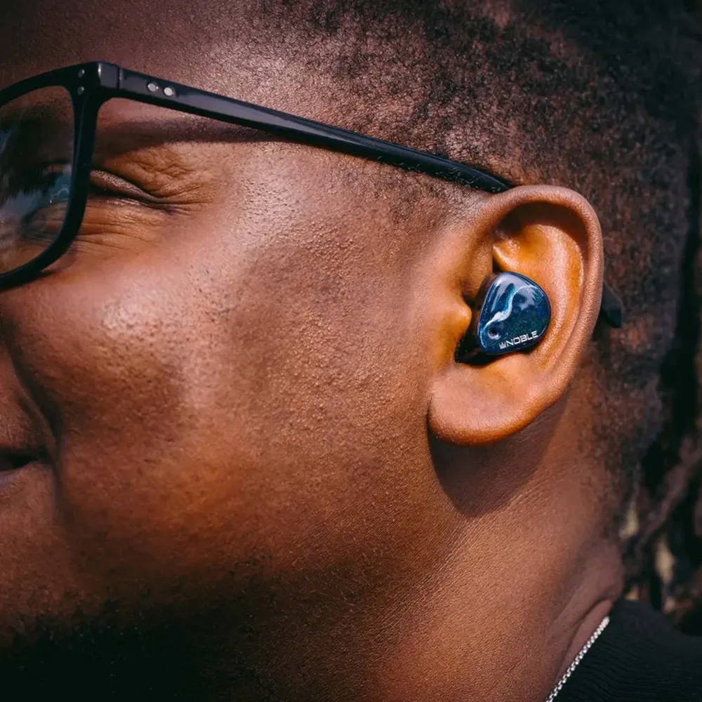 Noble Audio FoKus Mystique Blue Black