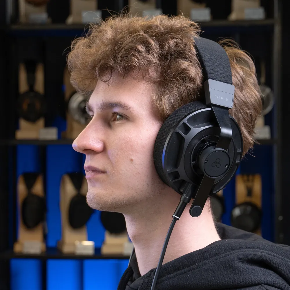 Final Audio D7000 Black