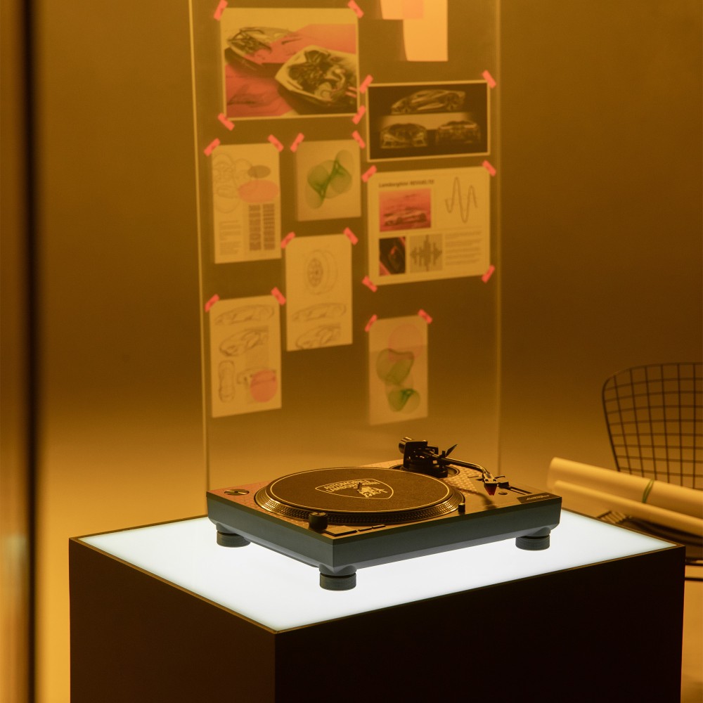 Technics SL-1200M7PED Lamborghini Orange