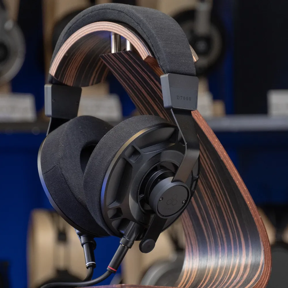 Final Audio D7000 Black