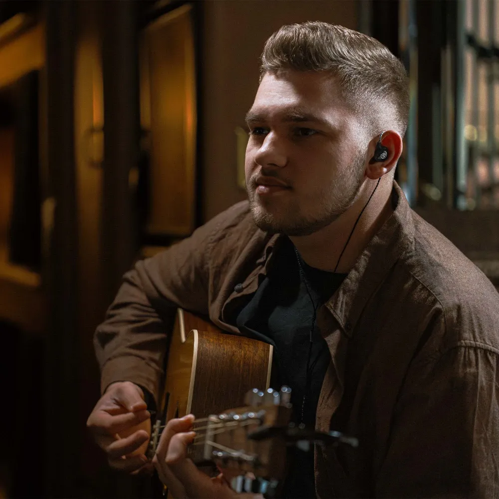 64 Audio Aspire 4 Black