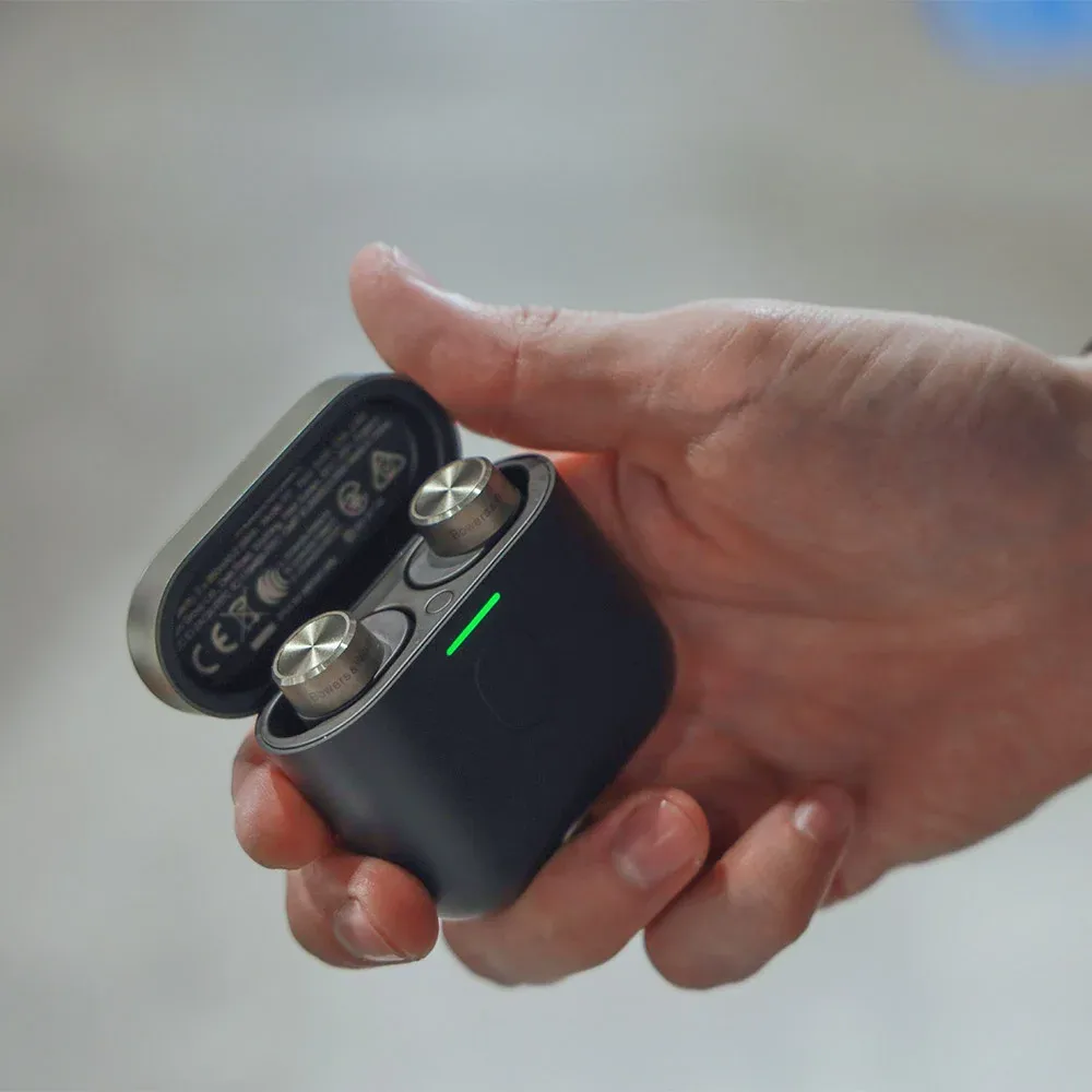 Bowers & Wilkins PI7 Charcoal