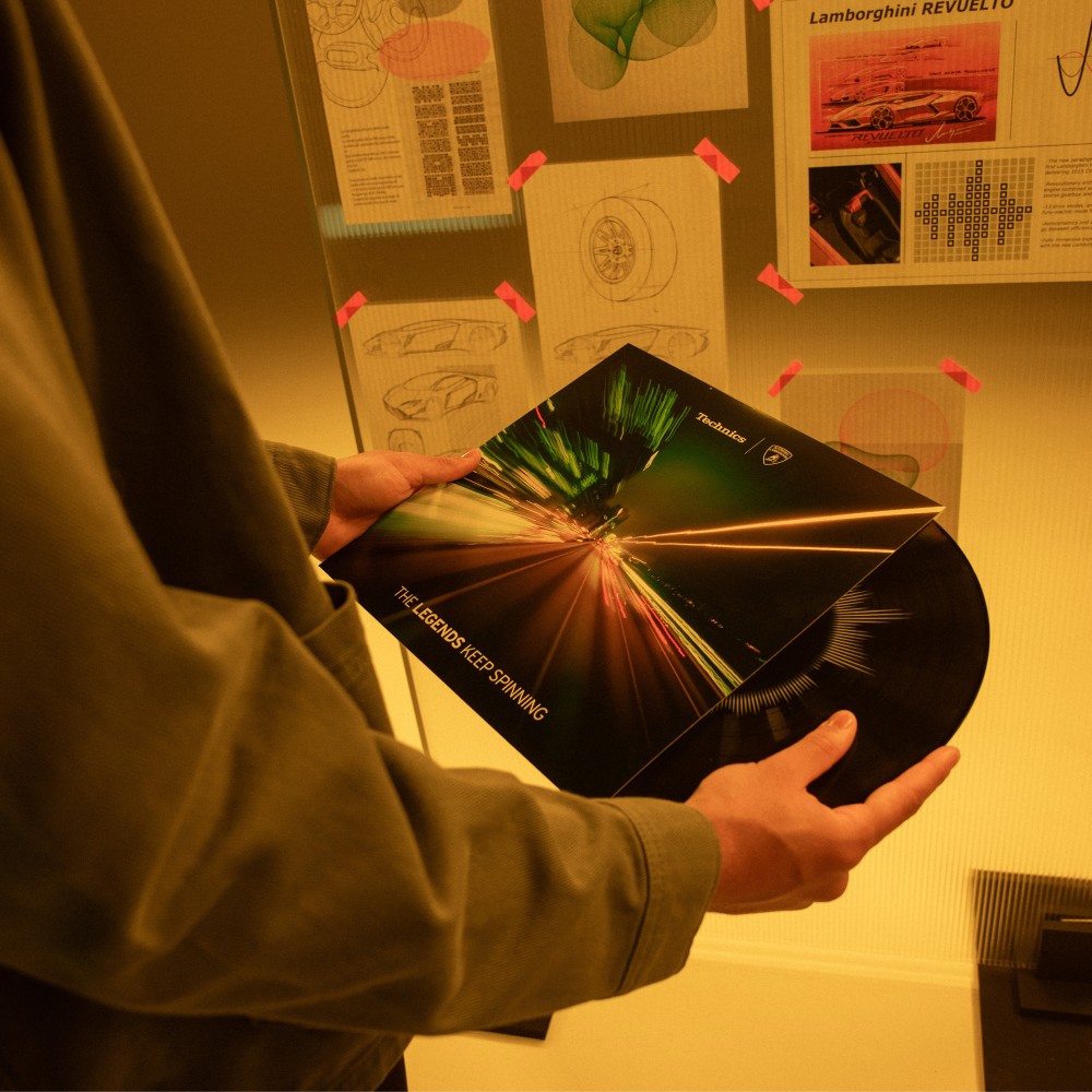 Technics SL-1200M7PED Lamborghini Orange