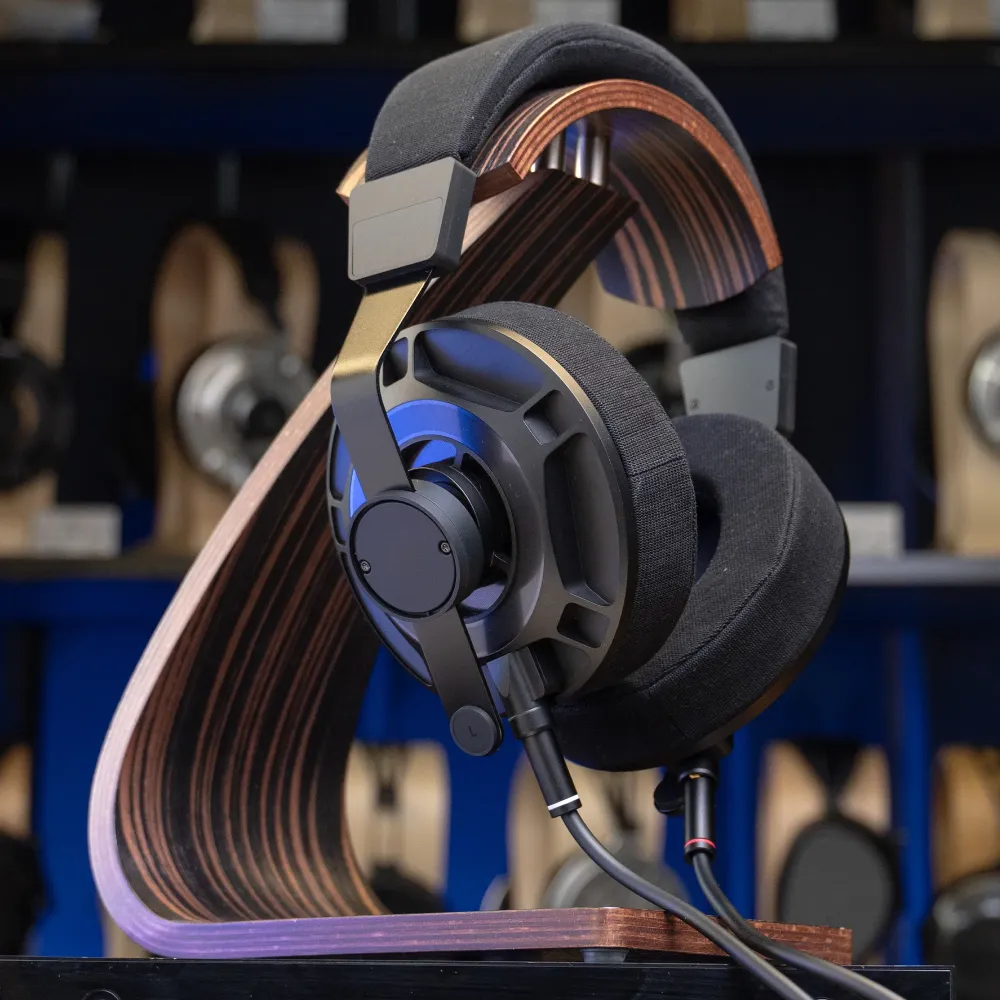 Final Audio D7000 Black