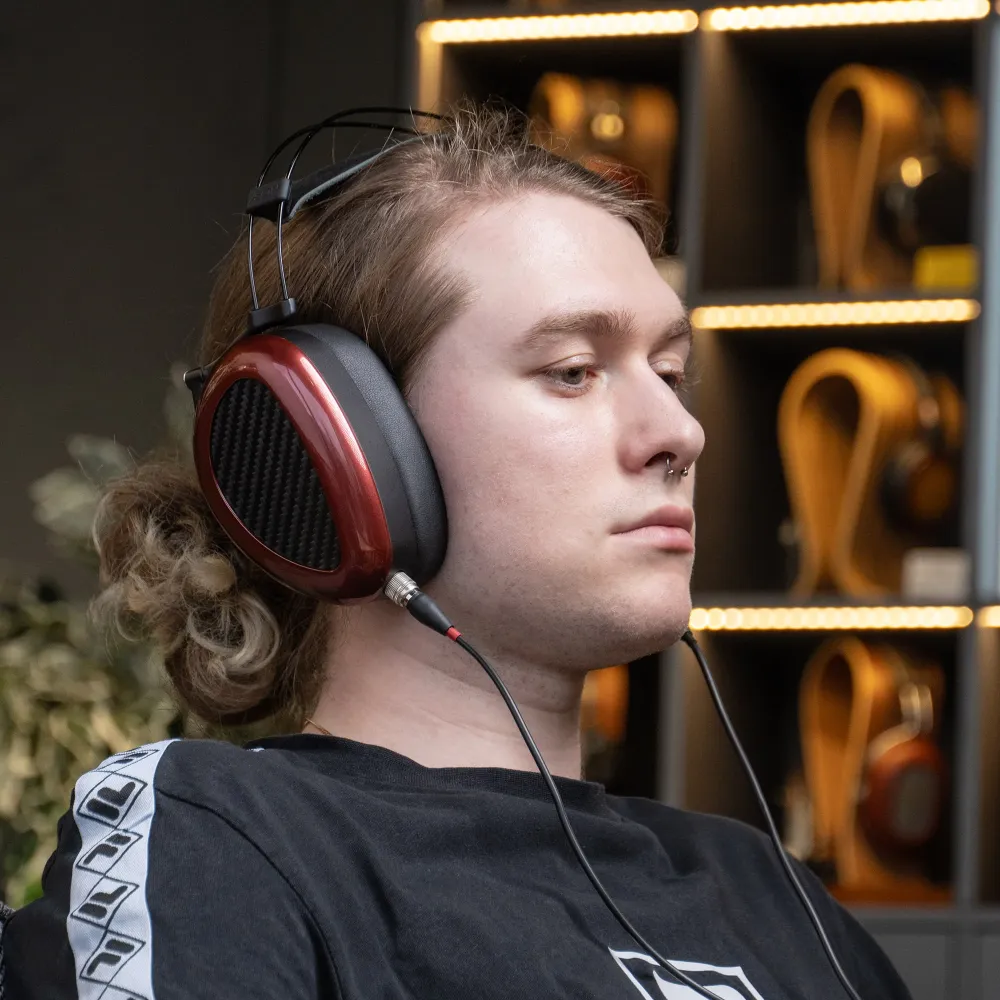 Dan Clark Audio AEON 2 Closed Black Red